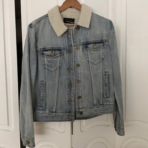 Women’s trucker jeans jacket with Sherpa collar